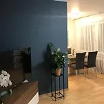 Sky 2 Room Comfort Apartment Lindenhof